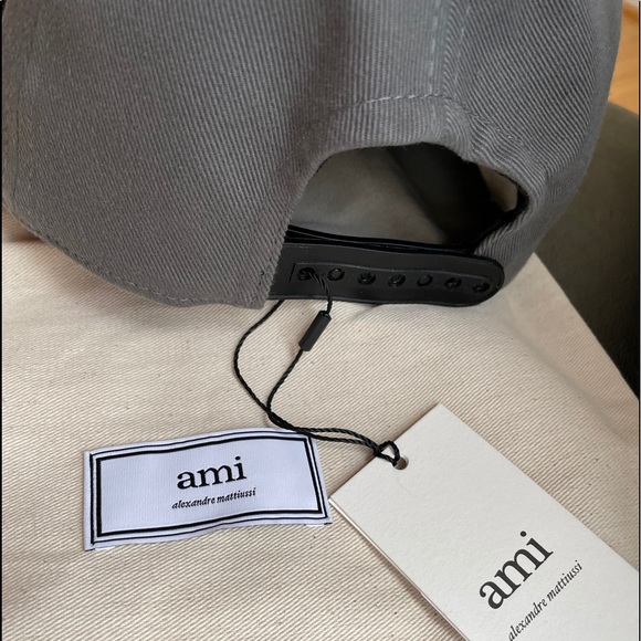 AMI HEART PATCH CAP - Picture 4 of 8